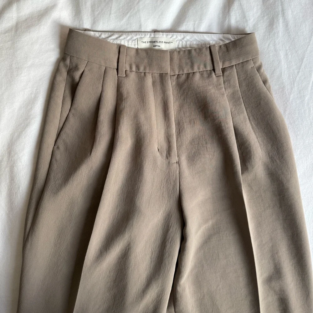 Aritzia Women's Effortless Pant in Nomad Taupe - Picture 2 of 5